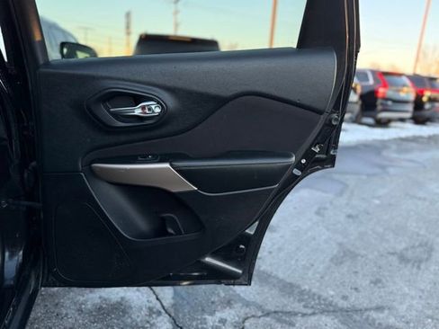 Used 2018 Jeep Cherokee Altitude image 18