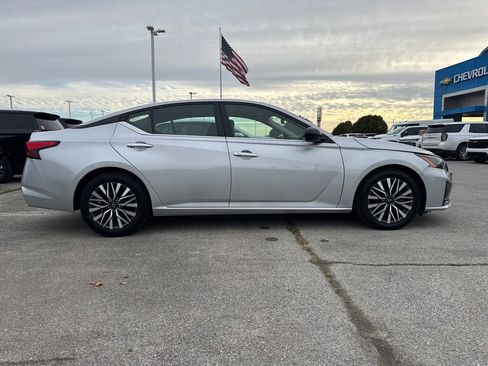 Used 2023 Nissan Altima 2.5 SV image 7