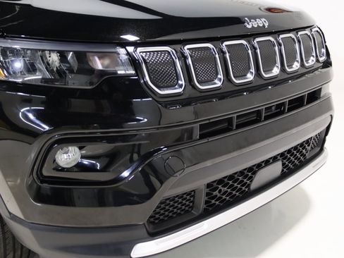 Used 2022 Jeep Compass Limited image 23