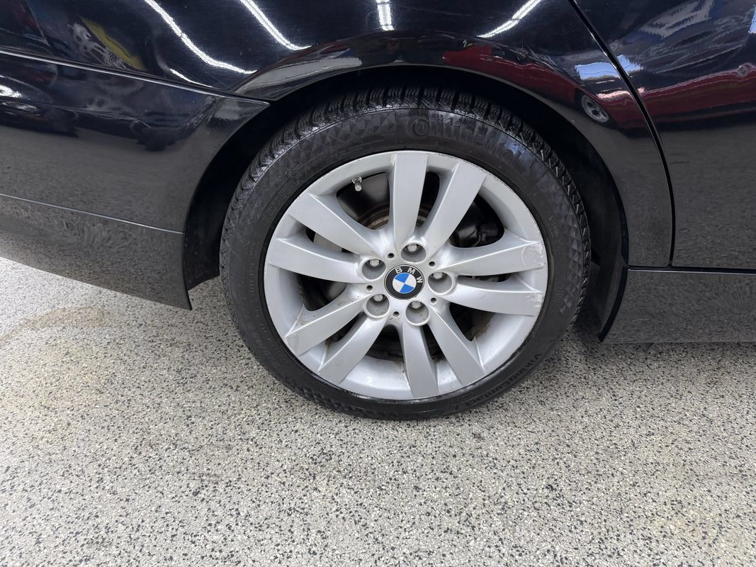 Used 2011 BMW 335i xDrive Sedan AWD/4WD image 35