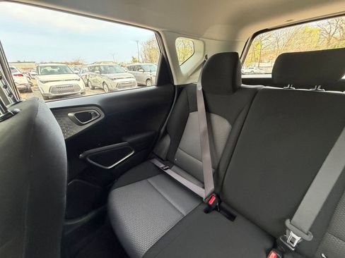 Used 2025 Kia Soul LX w/ LX Technology Package FWD image 37