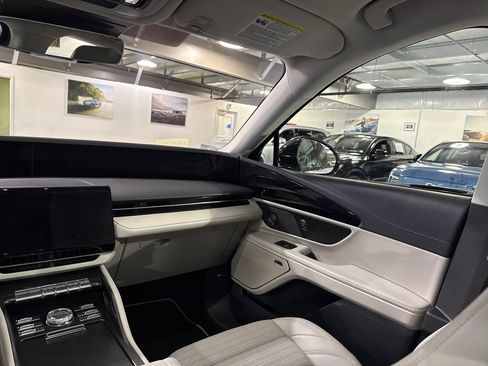 Used 2026 Lincoln Nautilus Reserve AWD/4WD image 24