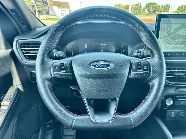 Used 2025 Ford Escape ST-Line w/ Tech Pack #1 AWD/4WD image 14