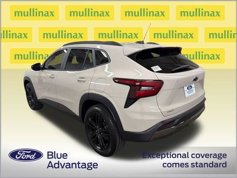 Used 2026 Chevrolet Trax ACTIV w/ Sunroof Package FWD image 11