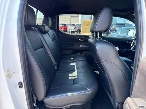 Used 2020 Toyota Tacoma TRD Off-Road w/ TRD Premium Off Road Package AWD/4WD image 17