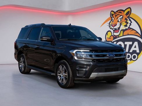 Used 2024 Ford Expedition Limited image 3