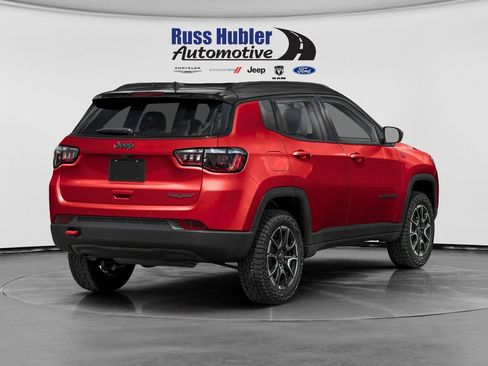 Used 2025 Jeep Compass Trailhawk w/ Trailhawk Elite Group AWD/4WD image 4
