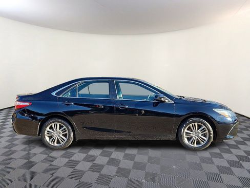 Used 2016 Toyota Camry SE image 7