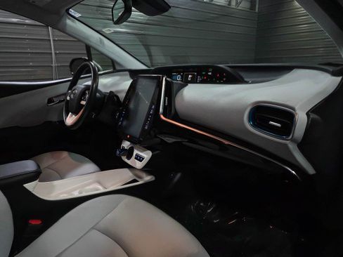 Used 2018 Toyota Prius Prime Advanced image 12