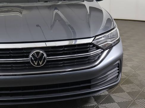 Certified 2023 Volkswagen Jetta SE w/ Panoramic Sunroof Package image 13