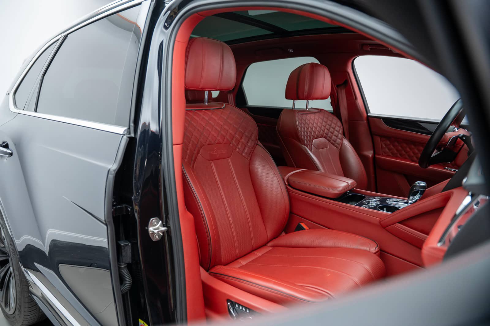 Used 2021 Bentley Bentayga w/ First Edition Specification AWD/4WD image 50