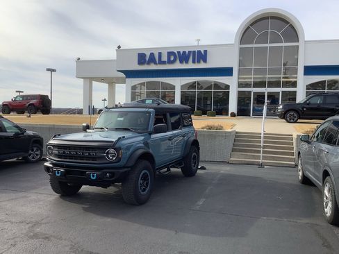 Used 2022 Ford Bronco Black Diamond w/ Sasquatch Package image 3