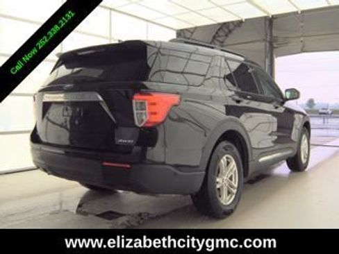 Used 2023 Ford Explorer XLT AWD/4WD image 5