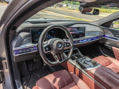 Used 2025 BMW 760i xDrive w/ Executive Package AWD/4WD image 19