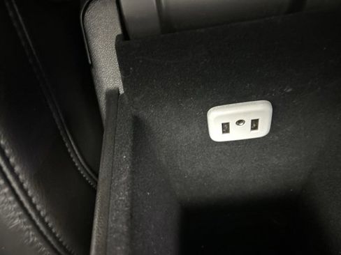 Used 2018 Cadillac XT5 Luxury w/ Driver Awareness Package image 22