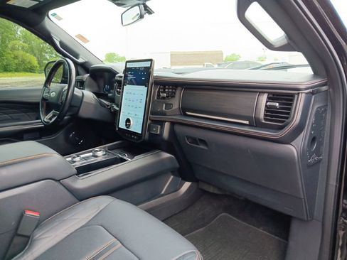 Used 2023 Ford Expedition Platinum AWD/4WD image 13