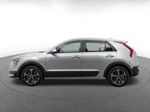 Used 2026 Kia Niro LX FWD image 4