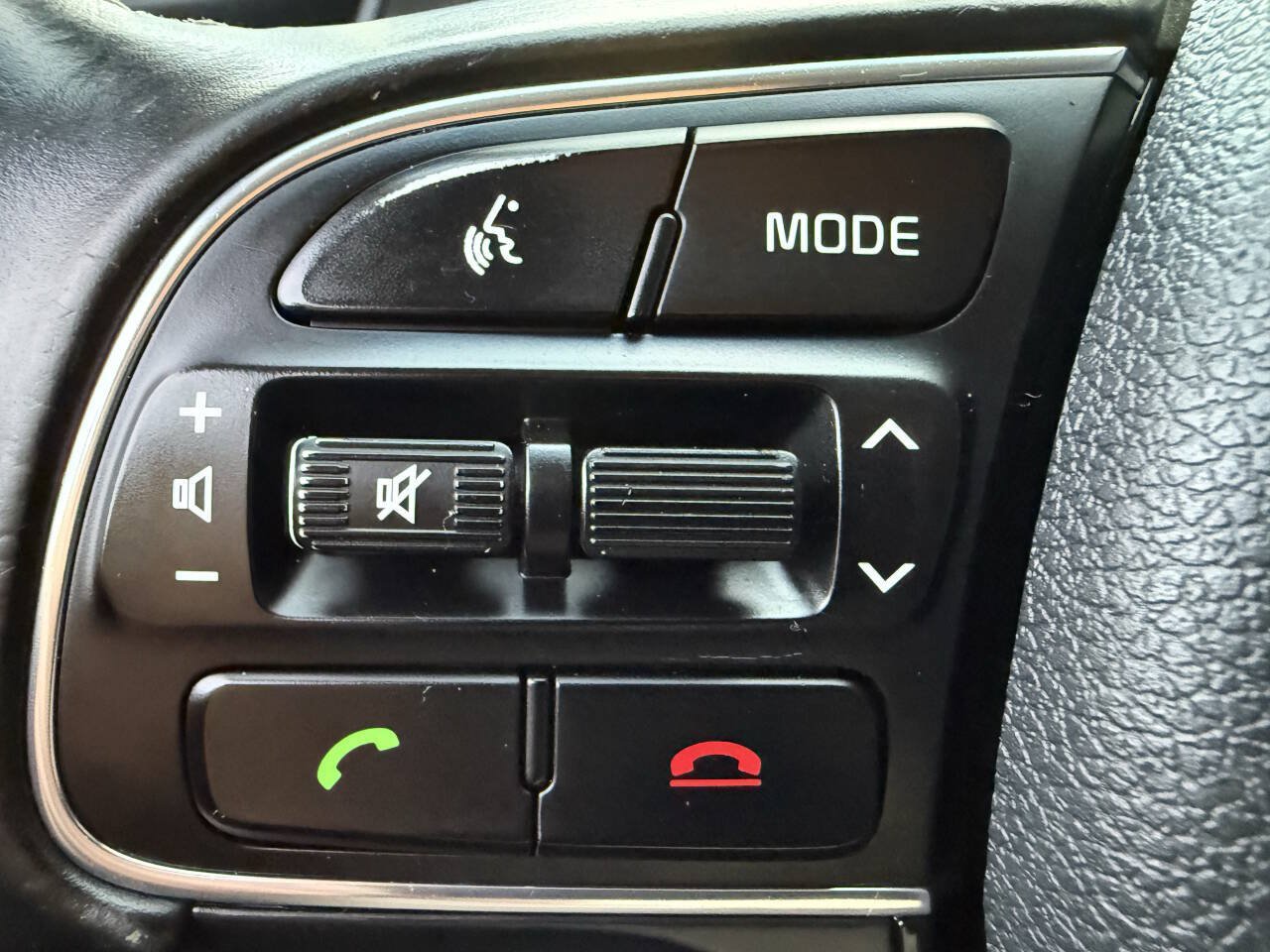 Used 2018 Kia Niro EX FWD image 29