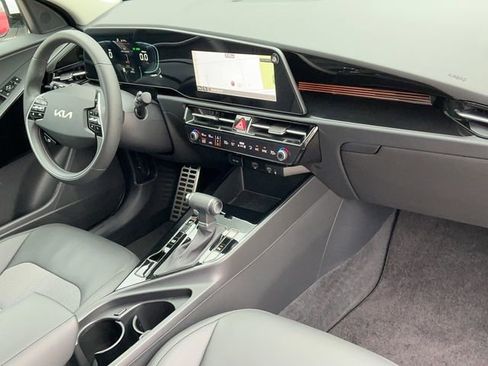 Certified 2025 Kia Niro EX Touring image 17