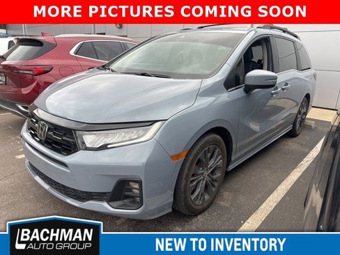 Used 2025 Honda Odyssey Touring image 3