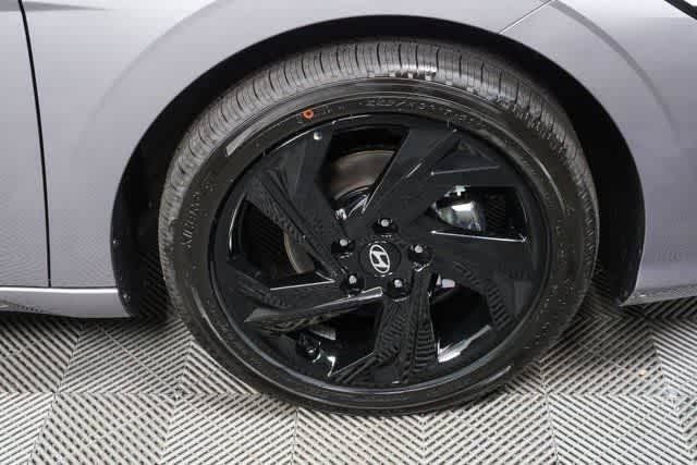 New 2026 Hyundai Elantra SEL FWD image 15