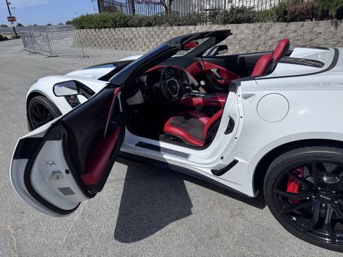 Used 2016 Chevrolet Corvette Z06 w/ 3LZ Preferred Equipment Group image 13