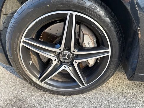 Used 2018 Mercedes-Benz E 400 4MATIC Sedan image 3