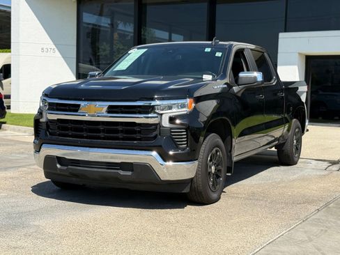 Used 2025 Chevrolet Silverado 1500 LT image 2