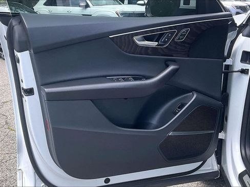 Used 2022 Audi Q8 Premium Plus w/ Premium Plus Package AWD/4WD image 9
