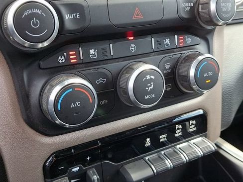 Used 2022 RAM 1500 Laramie AWD/4WD image 17