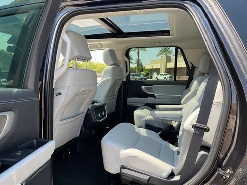 Used 2025 Ford Expedition Platinum AWD/4WD image 23