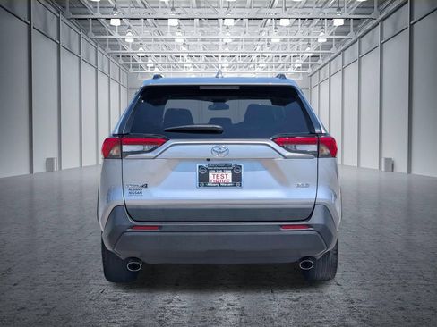 Used 2022 Toyota RAV4 XLE Premium FWD image 5