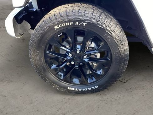 Certified 2023 Jeep Gladiator Overland AWD/4WD image 14