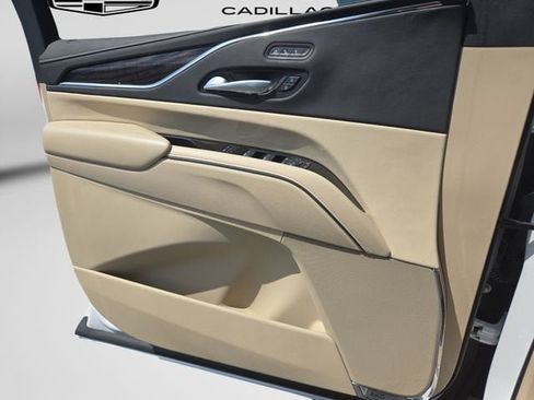Used 2023 Cadillac Escalade Premium Luxury AWD/4WD image 16