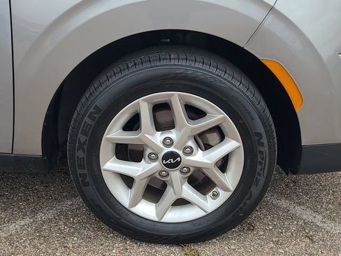 Used 2025 Kia Soul LX w/ LX Technology Package FWD image 9