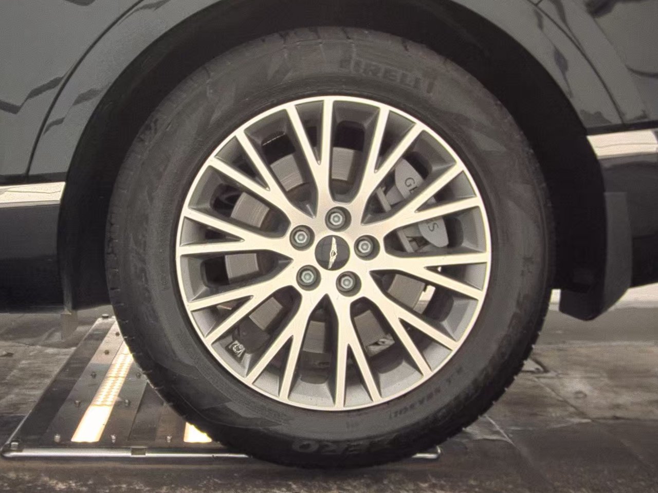 Used 2025 Genesis GV80 2.5T AWD/4WD image 9