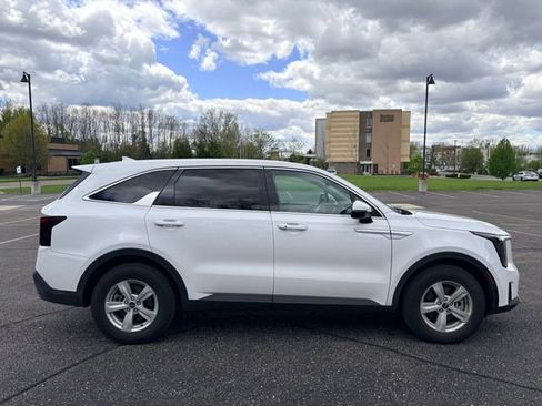 Certified 2025 Kia Sorento LX FWD image 21