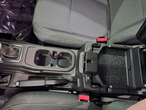 Used 2025 Jeep Wrangler Sport S image 28