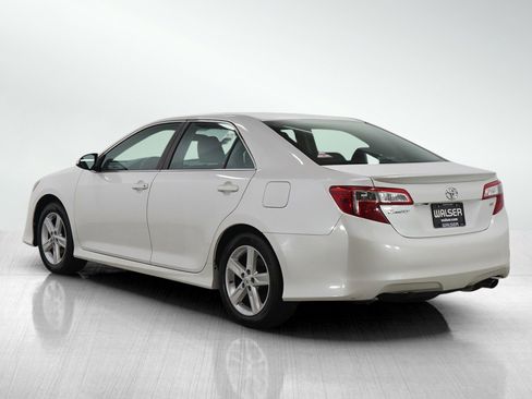 Used 2014 Toyota Camry SE image 3
