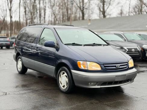 Used 2001 Toyota Sienna XLE image 15