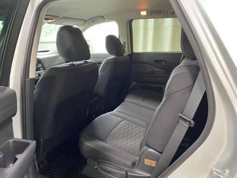 Used 2024 Nissan Pathfinder SV AWD/4WD image 18