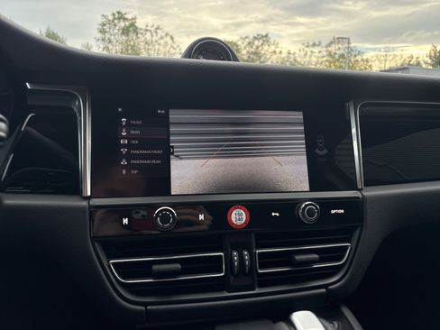 Used 2026 Porsche Macan image 21