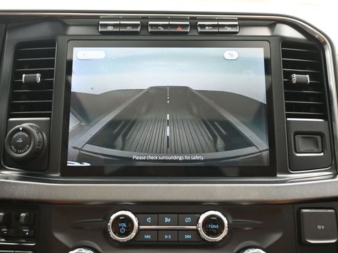 Used 2024 Ford F450 Platinum w/ FX4 Off-Road Package image 32