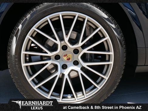 Used 2022 Porsche Cayenne Platinum Edition w/ Premium Package Plus AWD/4WD image 23