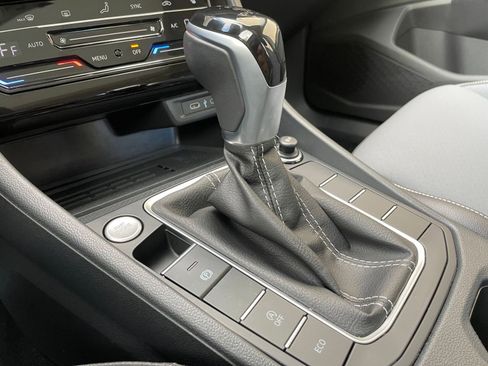 Used 2025 Volkswagen Jetta SE image 42