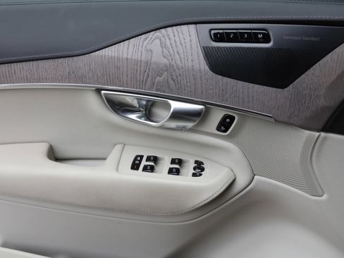 Used 2023 Volvo XC90 B6 Ultimate w/ Protection Package Premier image 12