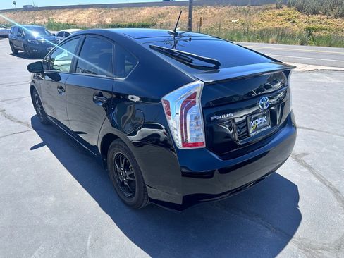 Used 2015 Toyota Prius Four w/ Deluxe Solar Roof Package FWD image 4