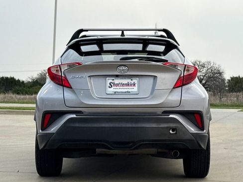 Used 2020 Toyota C-HR XLE image 8