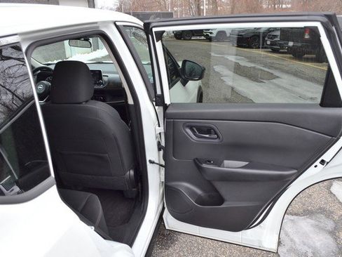 Used 2024 Nissan Rogue S image 34