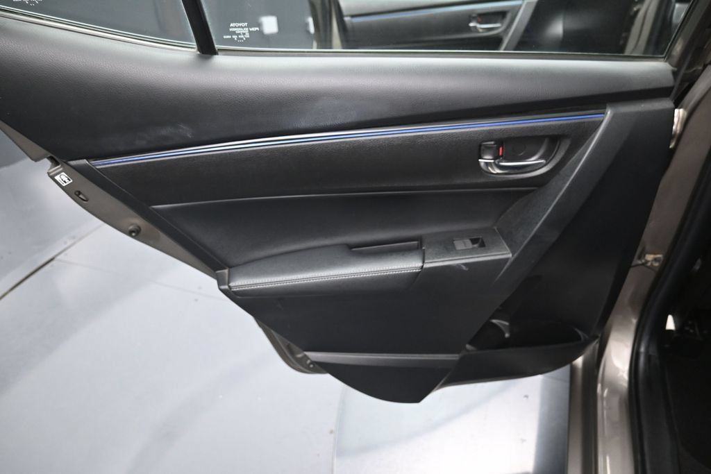 Used 2018 Toyota Corolla SE FWD image 27